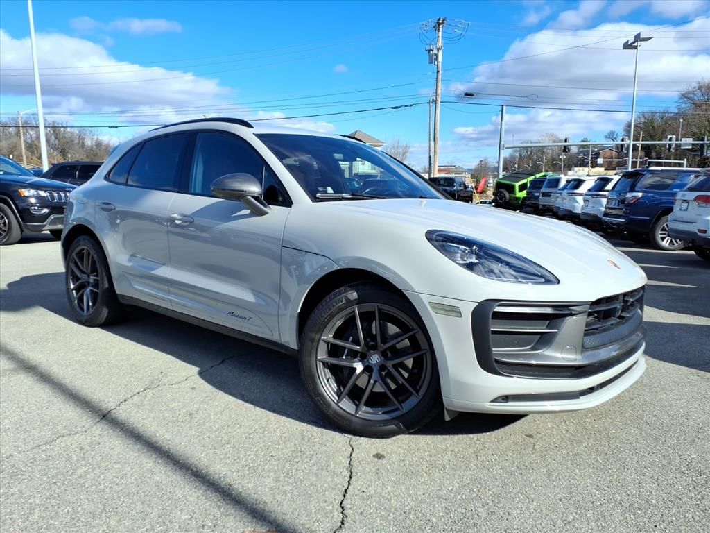2023 Porsche Macan T's photo