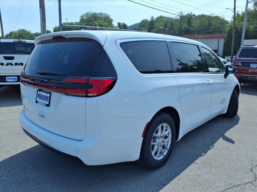 New 2027 Chrysler Pacifica SELECT Passenger Van