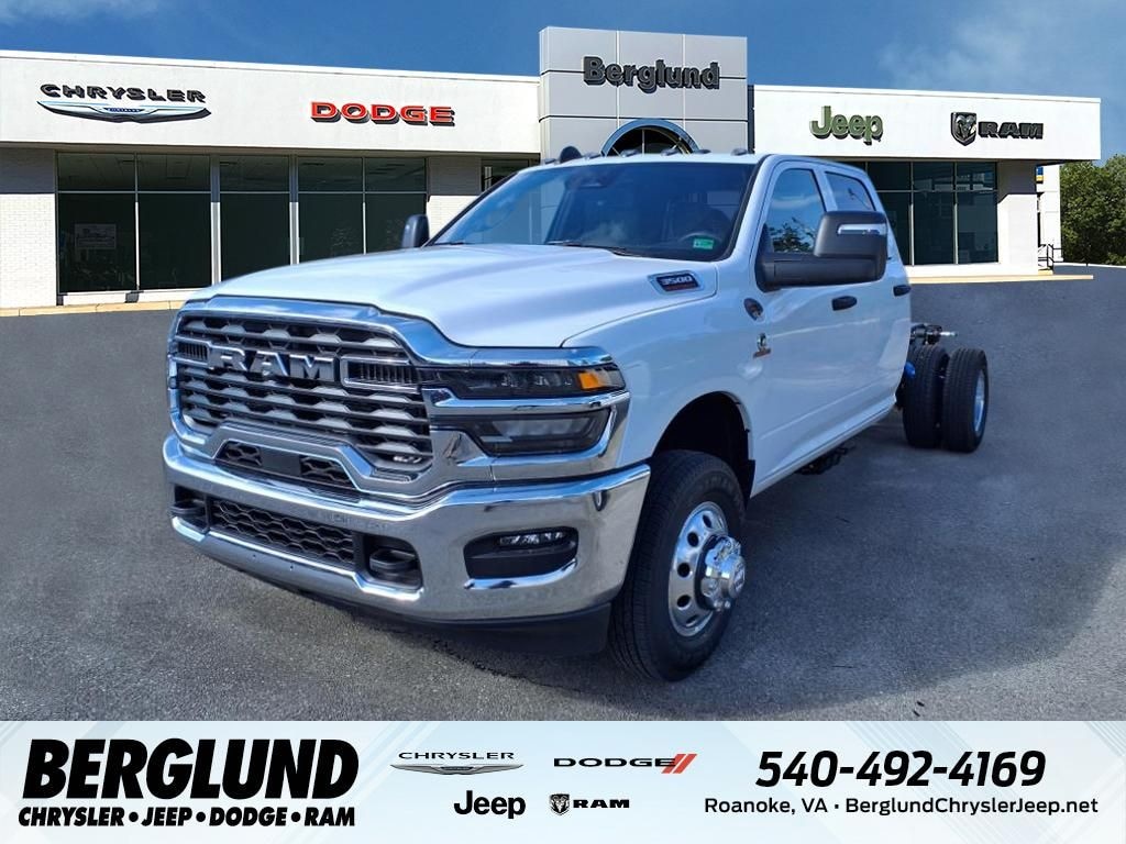 New 2025 Ram 3500 Chassis Cab 3500 TRADESMAN CREW CAB CHASSIS 4X4 60' CA Pickup