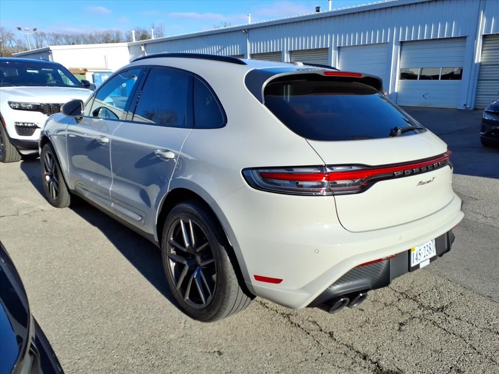 2023 Porsche Macan T photo 3