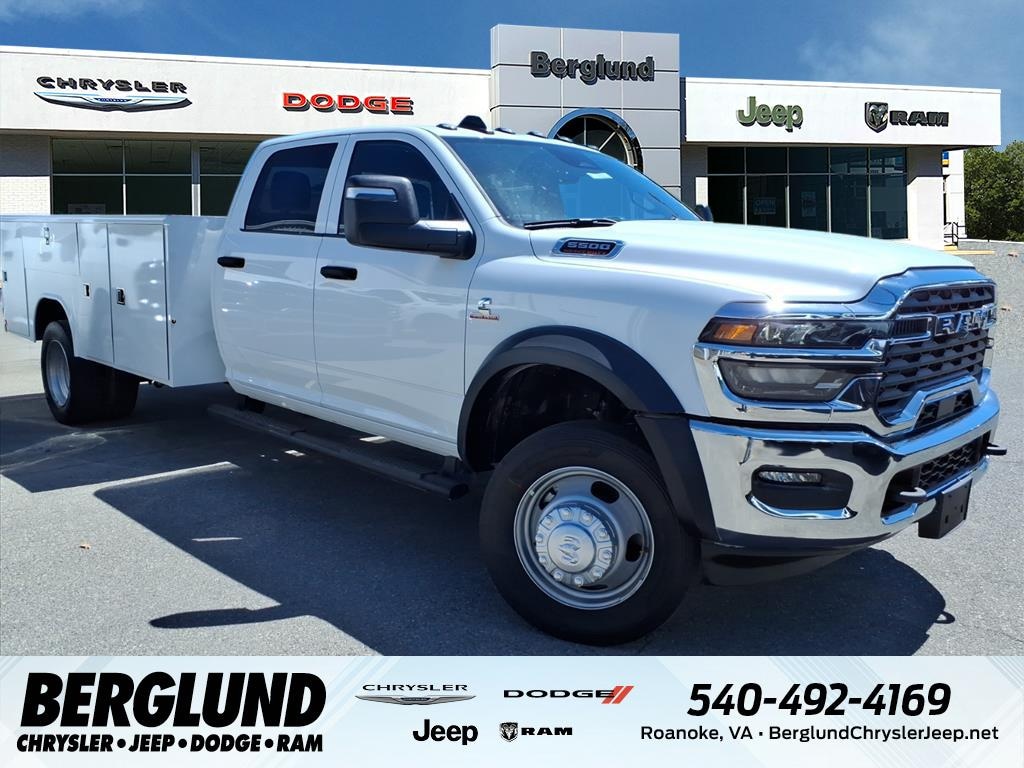 New 2026 Ram 5500 Chassis Cab TRADESMAN CREW 4X4 84' CA Pickup