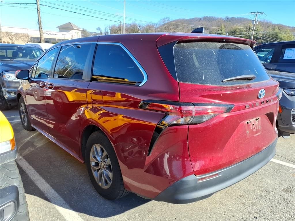 Used 2021 Toyota Sienna LE Passenger Van