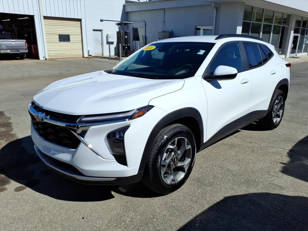 2024 Chevrolet Trax LT photo 3