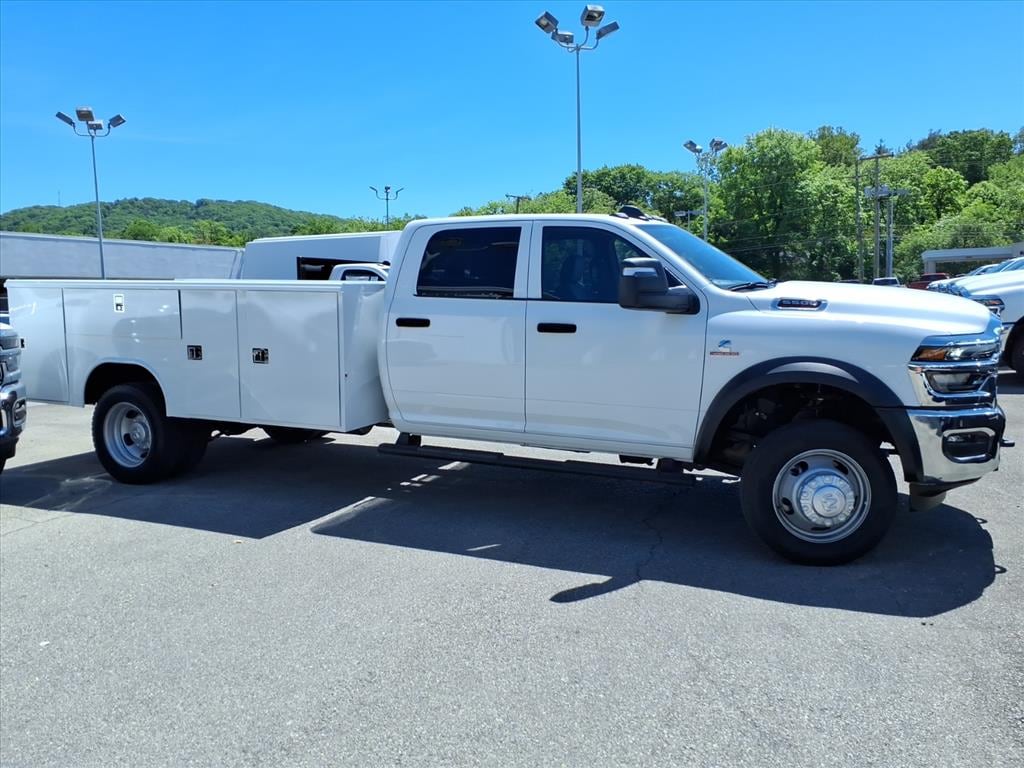 New 2026 Ram 5500 Chassis Cab TRADESMAN CREW 4X4 84' CA Pickup