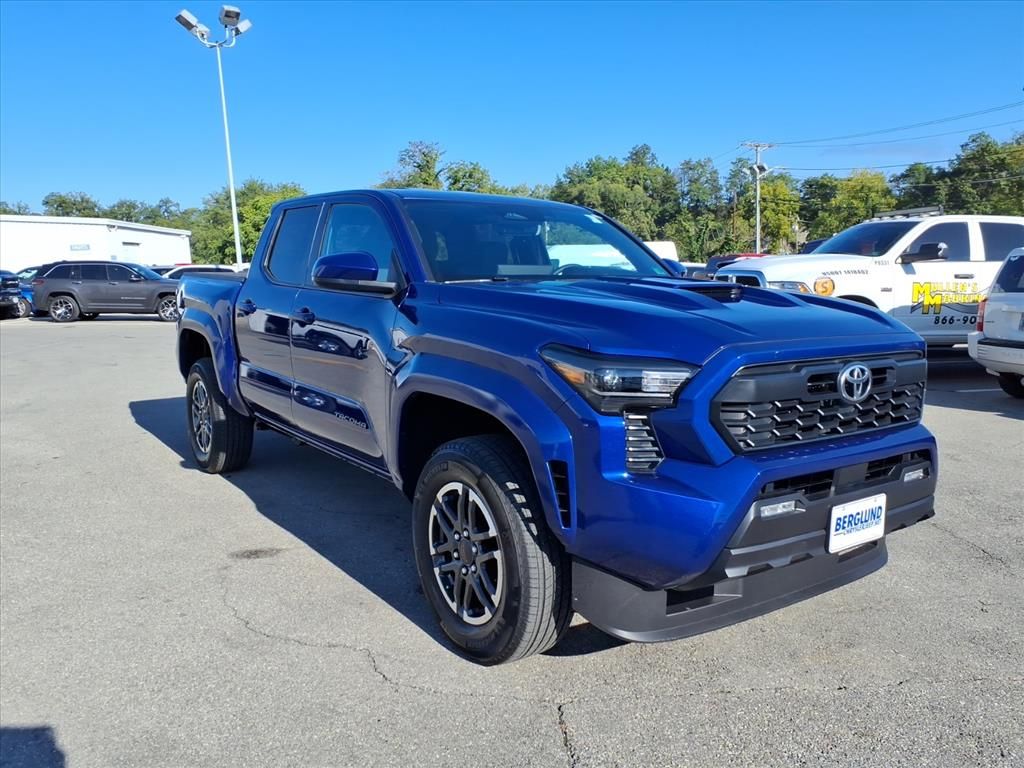 2025 Toyota Tacoma TRD Sport photo 2