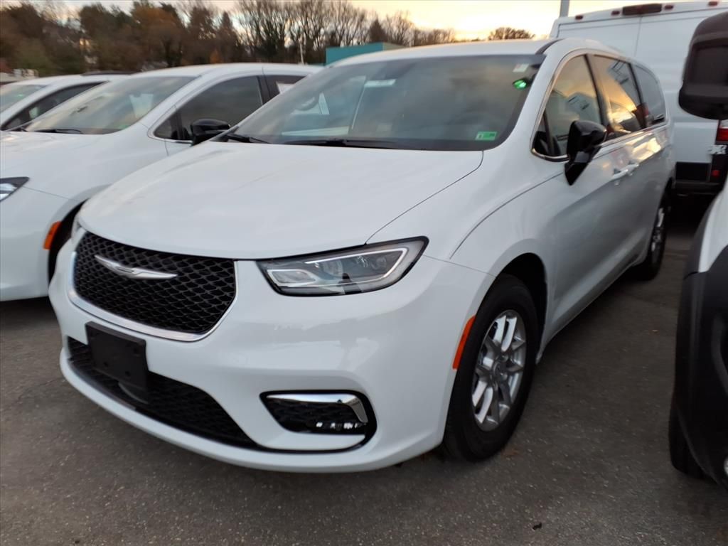 2026 Chrysler Pacifica photo 3