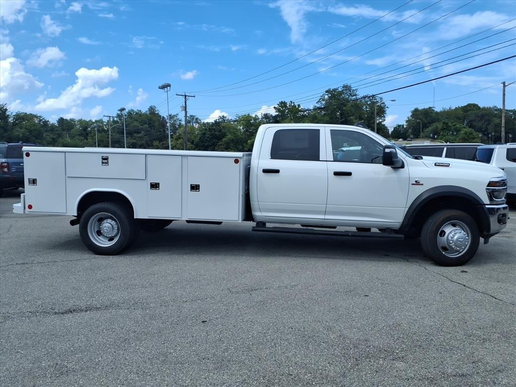 New 2026 Ram 5500 TRADESMAN CHASSIS CREW CAB 4X4 84' CA Pickup