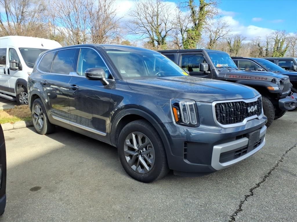 2023 Kia Telluride LX's photo