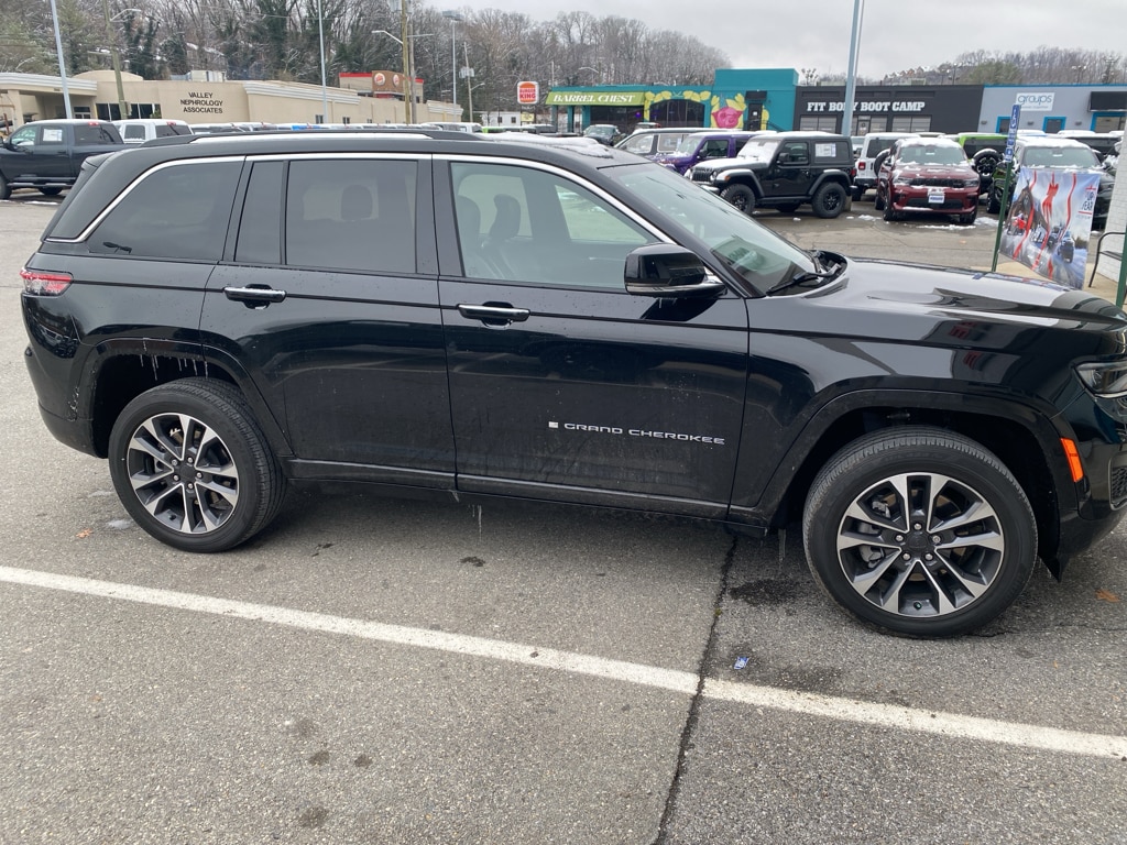 2023 Jeep Grand Cherokee Overland 4xe's photo