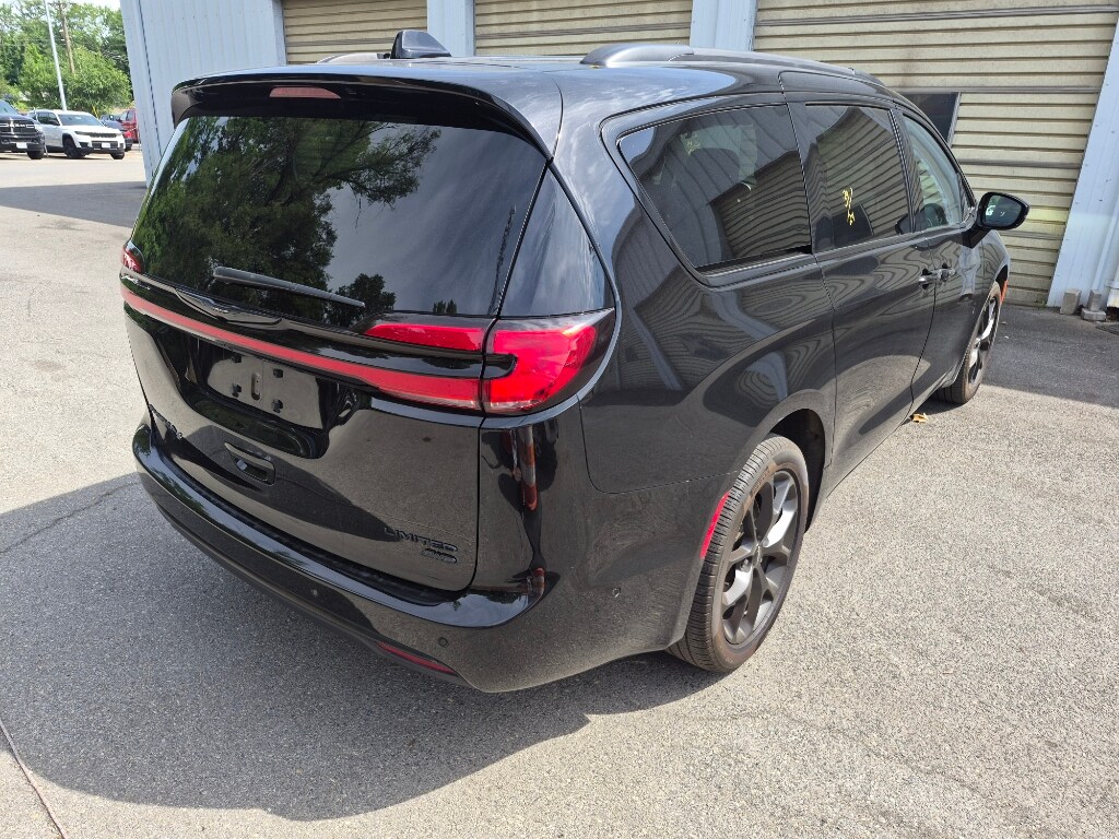 Used 2024 Chrysler Pacifica Limited Passenger Van