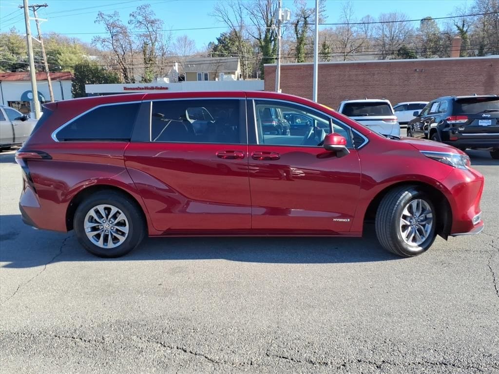 Used 2021 Toyota Sienna LE Passenger Van