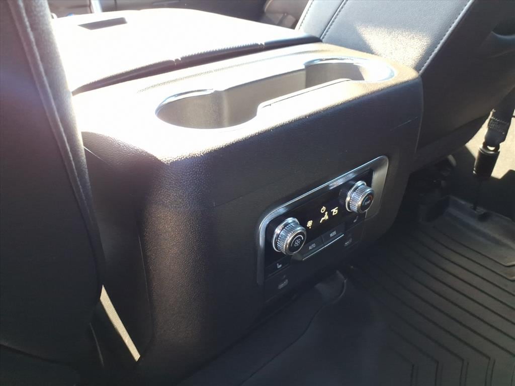 2022 GMC Yukon SLT - Photo 33