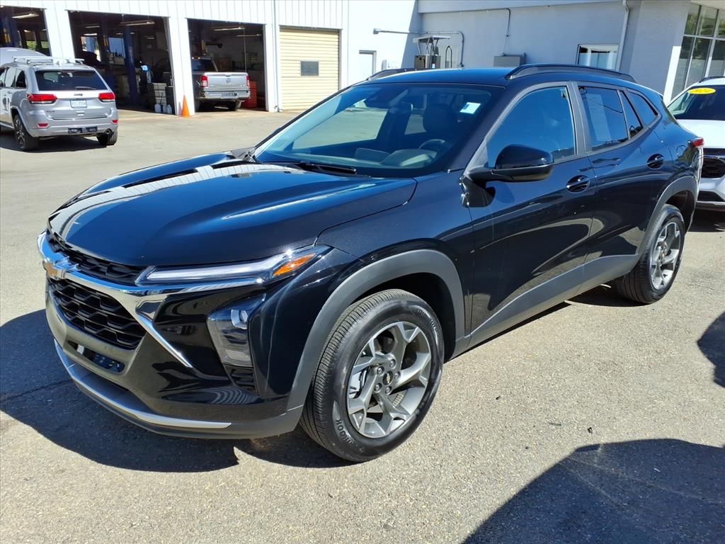 2024 Chevrolet Trax LT photo 3