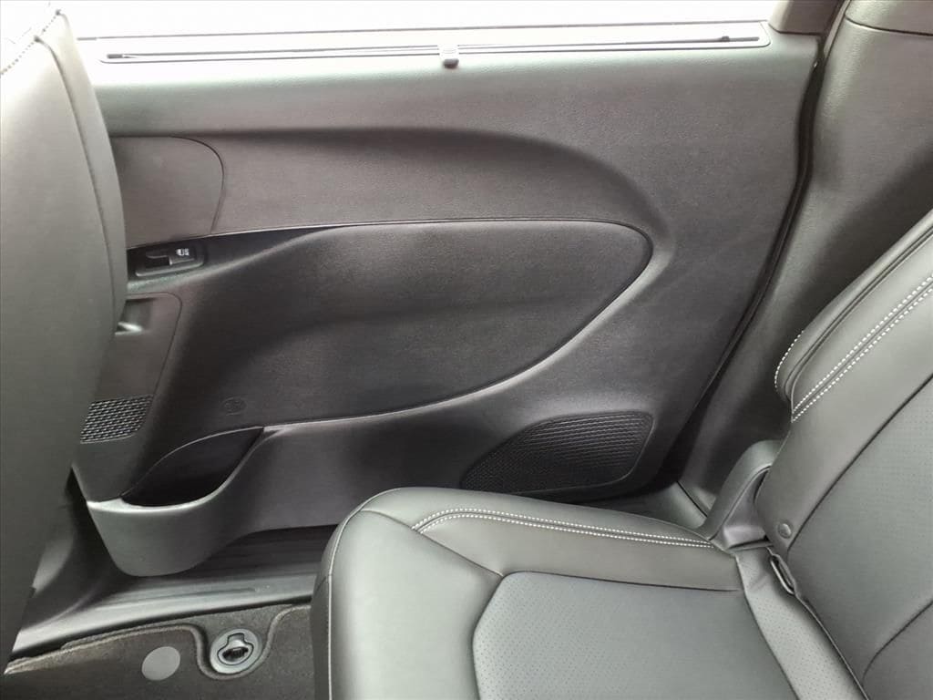 2026 Chrysler Pacifica Select - Photo 30