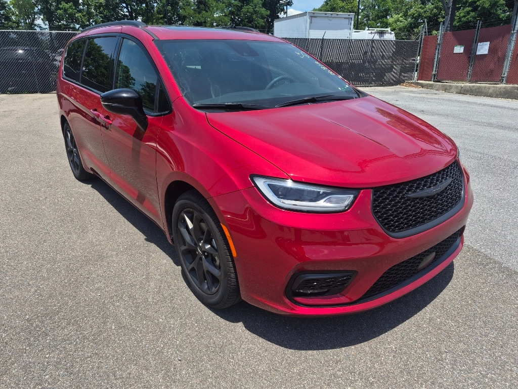 2025 Chrysler Pacifica's photo