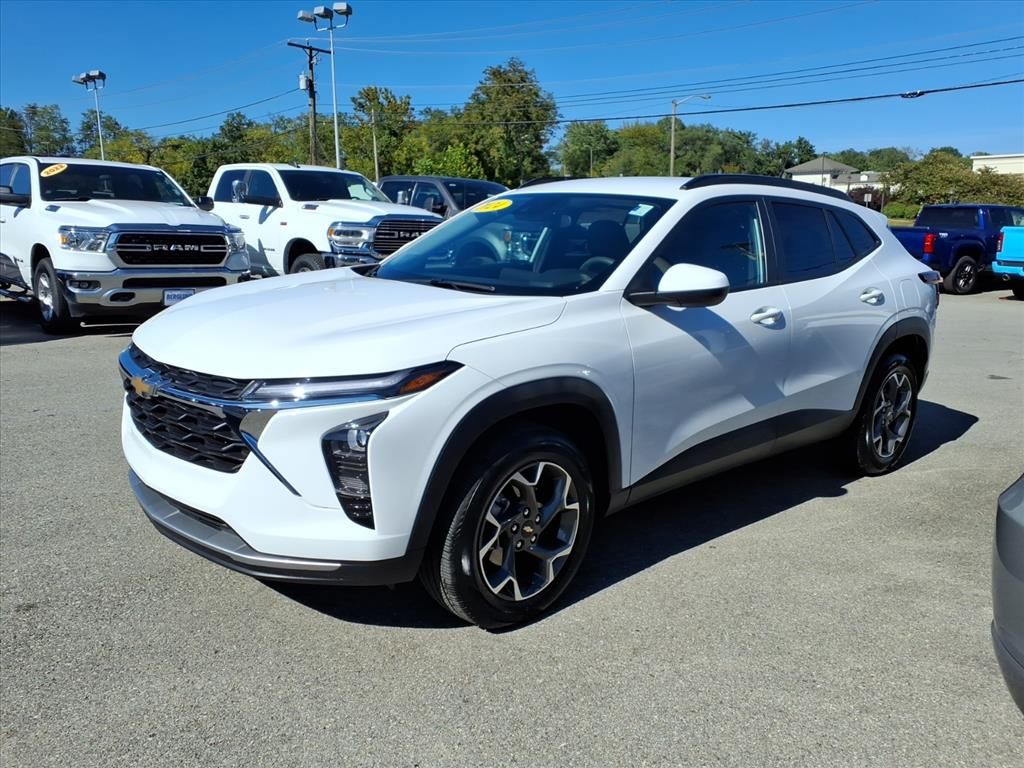 2024 Chevrolet Trax LT photo 3