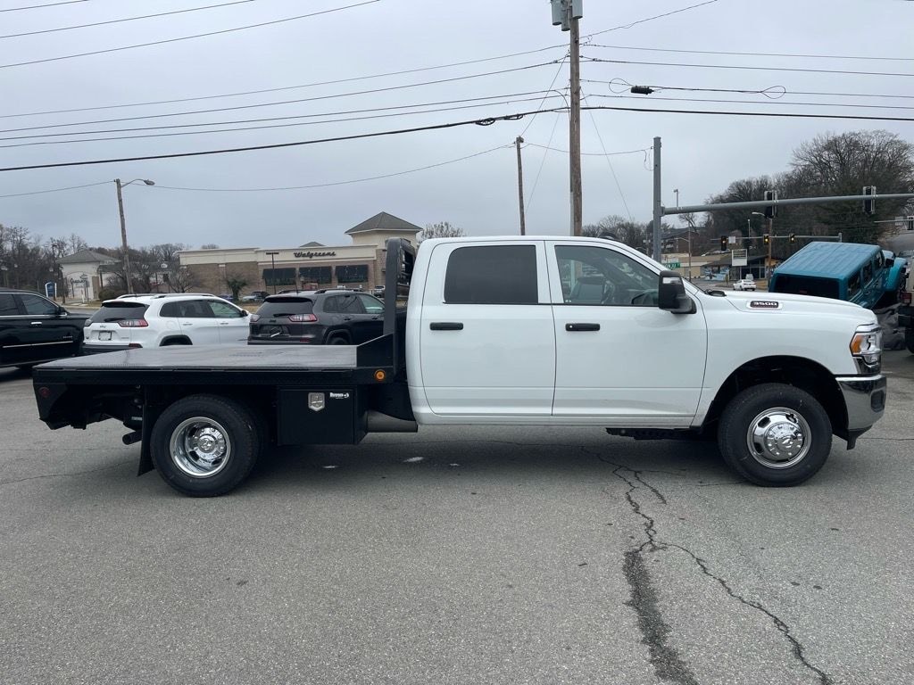 New 2024 Ram 3500 Chassis Cab 3500 TRADESMAN CREW CAB CHASSIS 4X4 60' CA Pickup