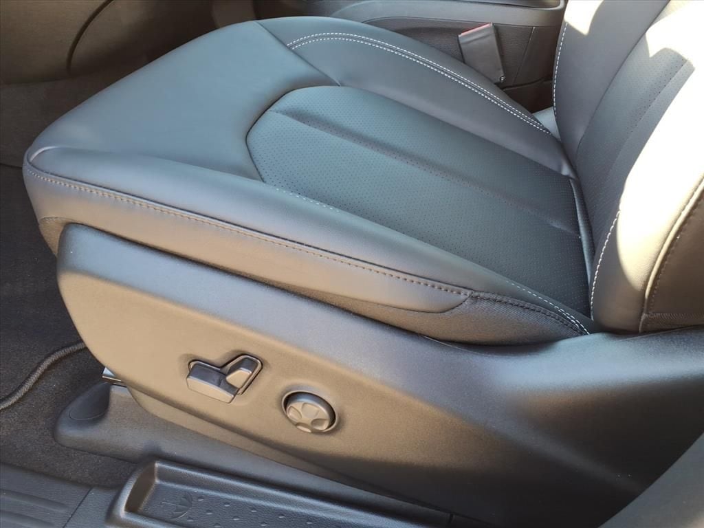2026 Chrysler Pacifica Select - Photo 15
