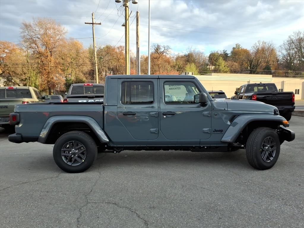 New 2026 Jeep Gladiator SPORT S 4X4 Pickup