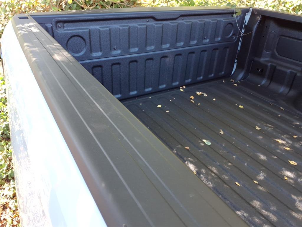 New 2027 Ram 1500 EXPRESS CREW CAB 4X4 5'7 BOX Pickup
