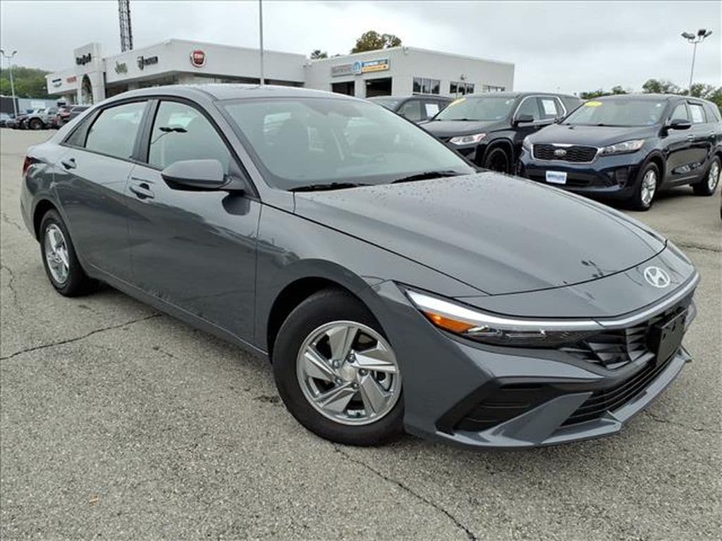 Used 2026 Hyundai Elantra SE Sedan