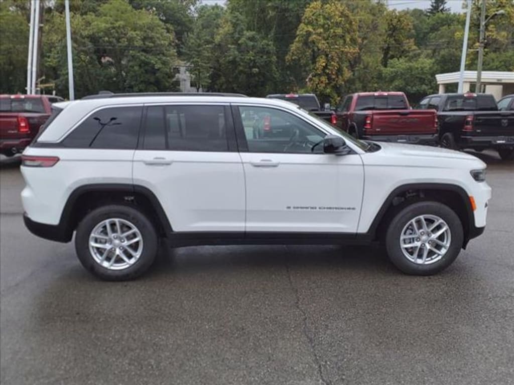 Used 2024 Jeep Grand Cherokee Laredo X Sport Utility