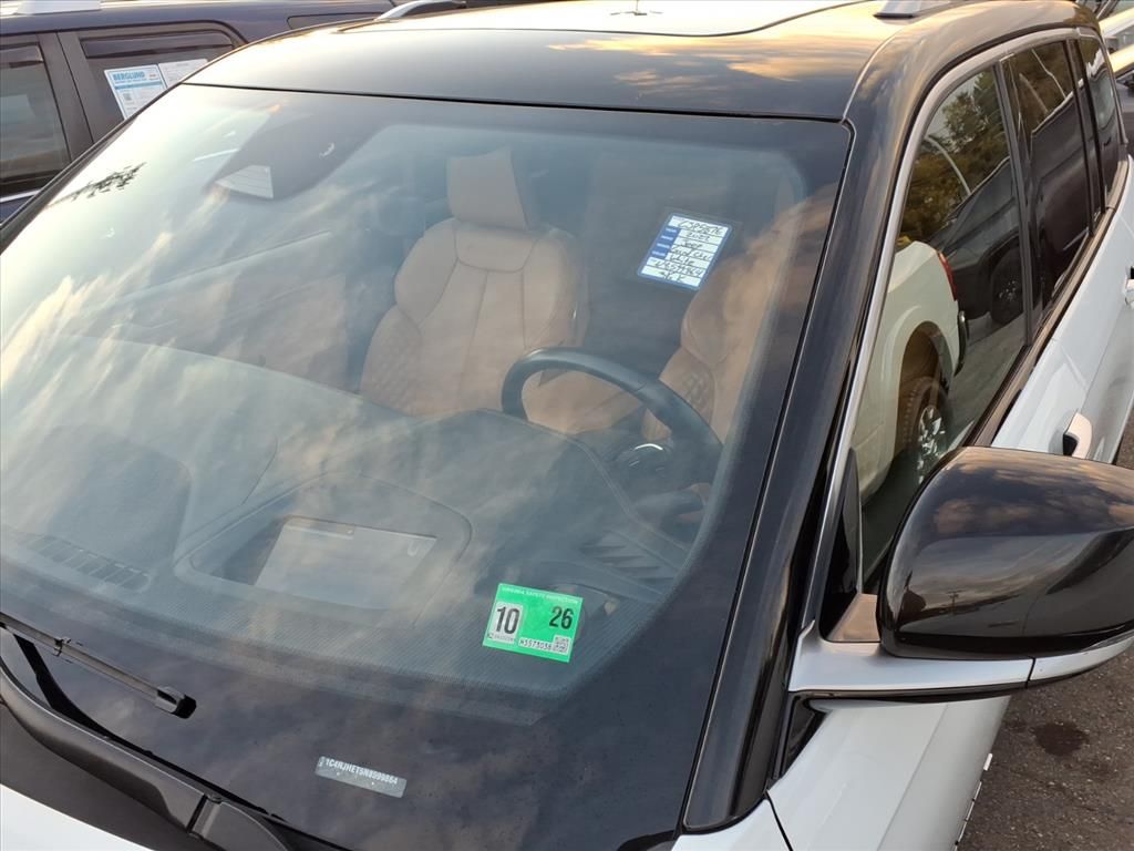 2022 Jeep Grand Cherokee Summit Reserve photo 3