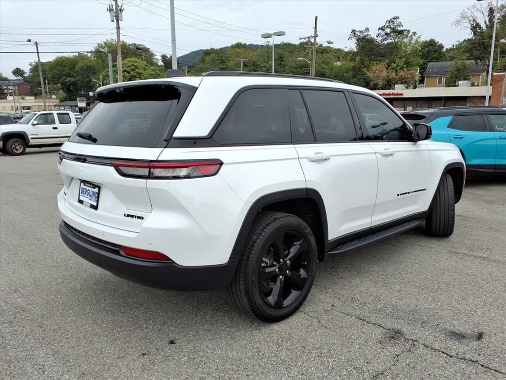 Used 2023 Jeep Grand Cherokee Altitude SUV