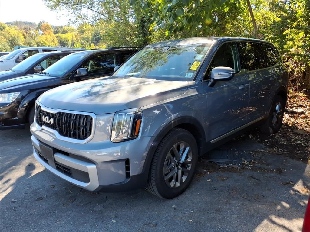 2023 Kia Telluride LX photo 3