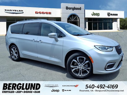 2024 Chrysler Pacifica Pinnacle Passenger Van