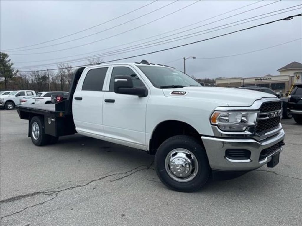 New 2024 Ram 3500 Chassis Cab 3500 TRADESMAN CREW CAB CHASSIS 4X4 60' CA Pickup