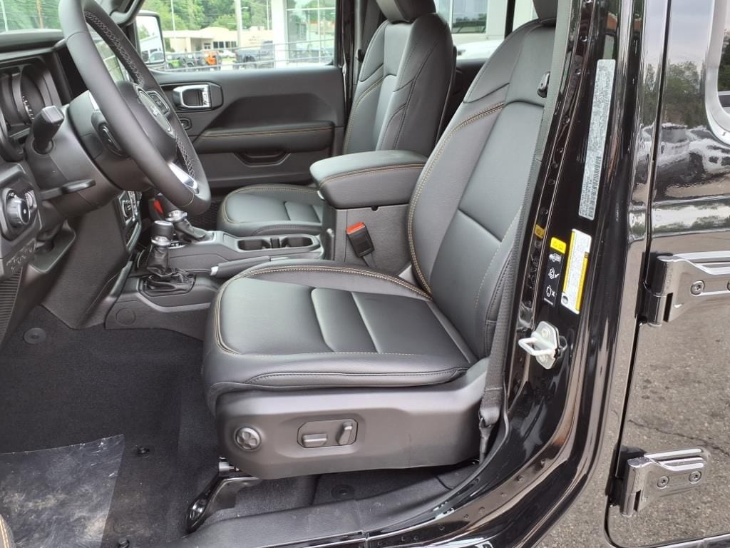 2025 Jeep Wrangler 4-Door Sahara - Photo 10