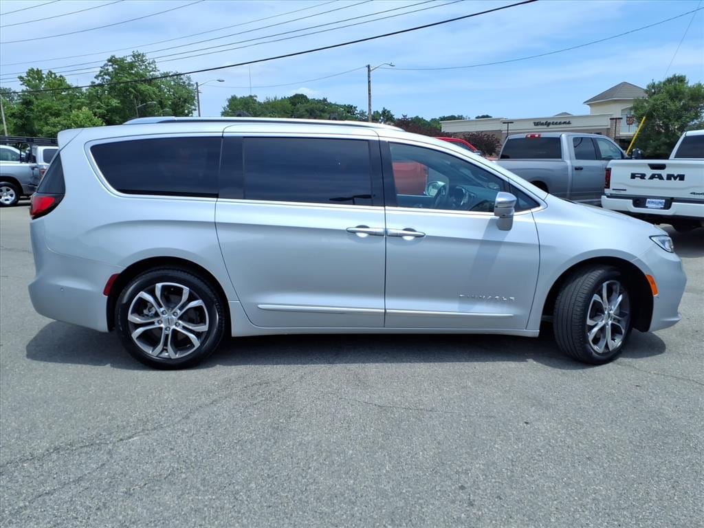 Used 2024 Chrysler Pacifica Pinnacle Passenger Van