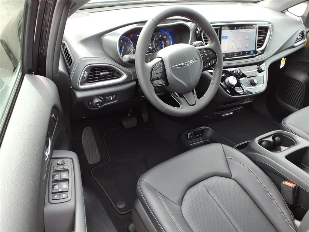 2026 Chrysler Pacifica Select - Photo 14