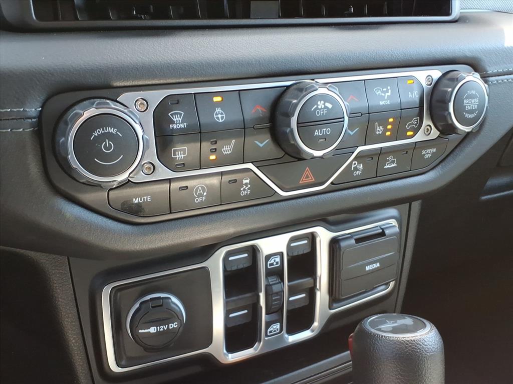 2024 Jeep Wrangler 4-Door Sahara - Photo 31