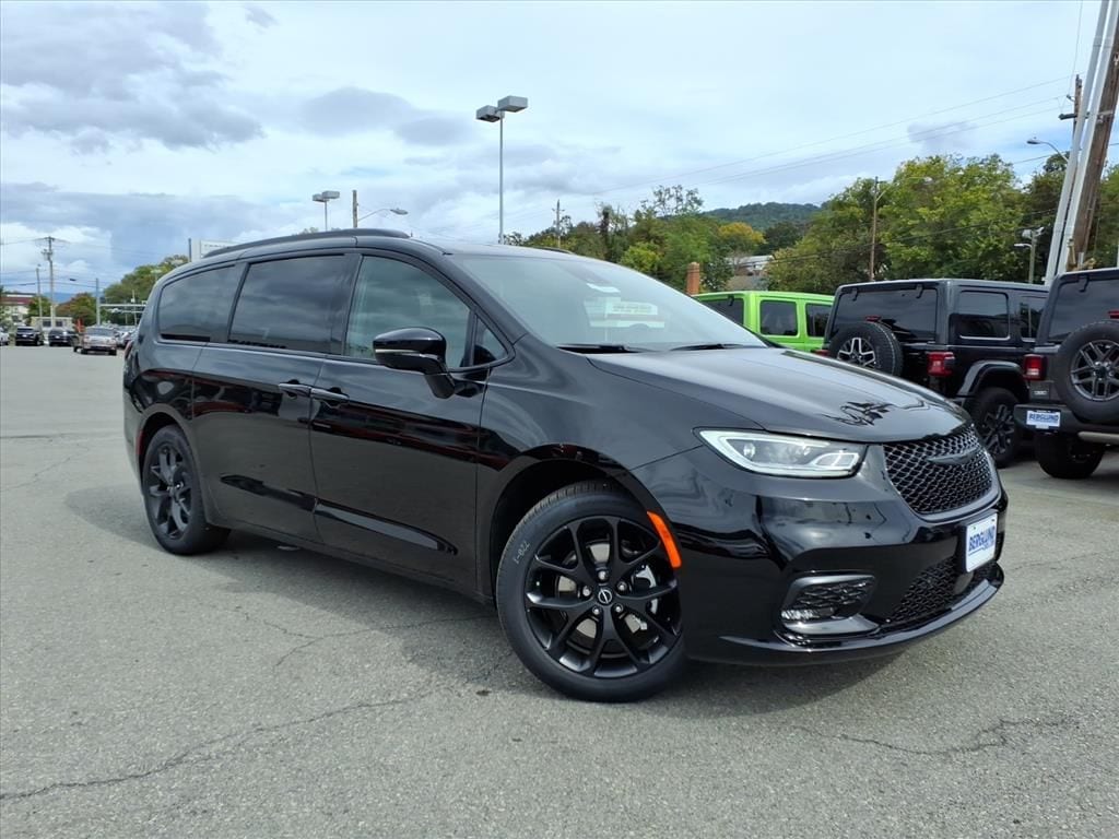 New 2026 Chrysler Pacifica SELECT Passenger Van