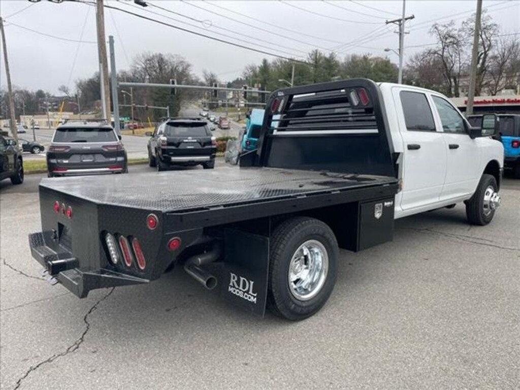 New 2024 Ram 3500 Chassis Cab 3500 TRADESMAN CREW CAB CHASSIS 4X4 60' CA Pickup