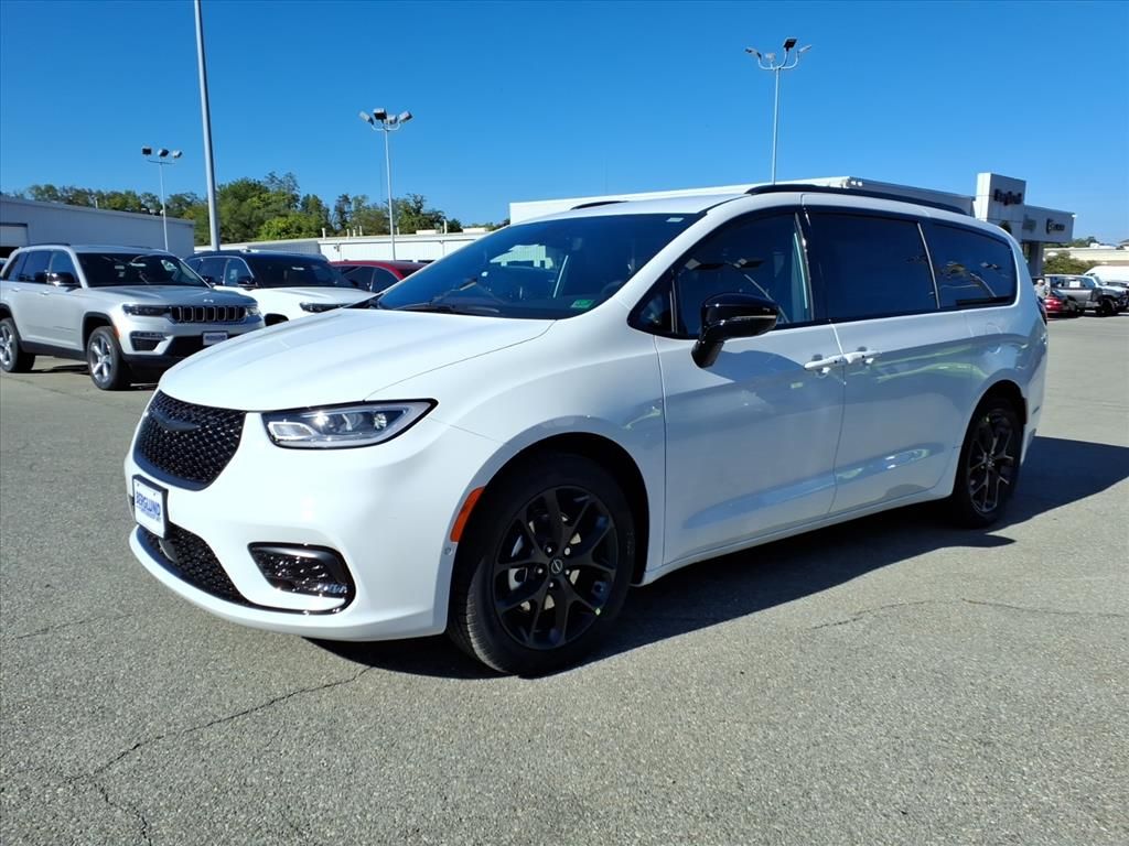 2026 Chrysler Pacifica Select - Photo 8
