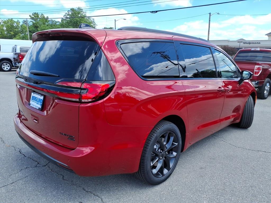 New 2027 Chrysler Pacifica LIMITED AWD Passenger Van