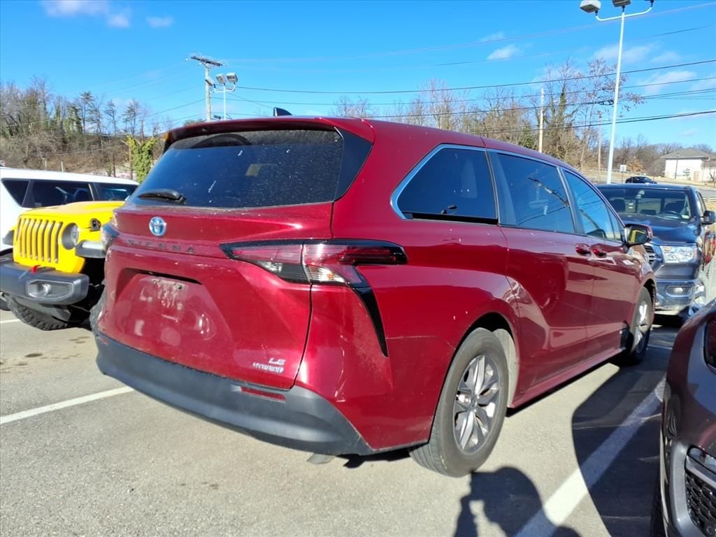 Used 2021 Toyota Sienna LE Passenger Van