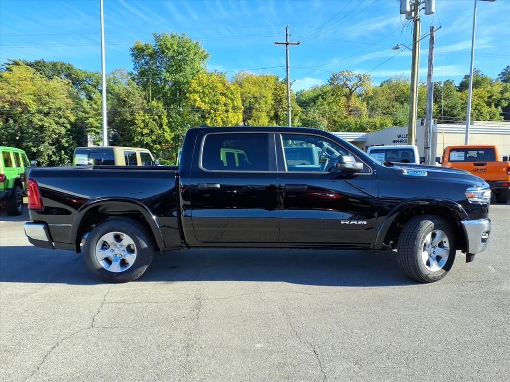 New 2025 Ram 1500 BIG HORN CREW CAB 4X4 5'7 BOX Pickup