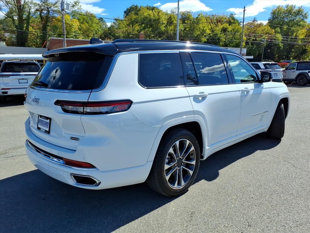 2024 Jeep Grand Cherokee Overland photo 3