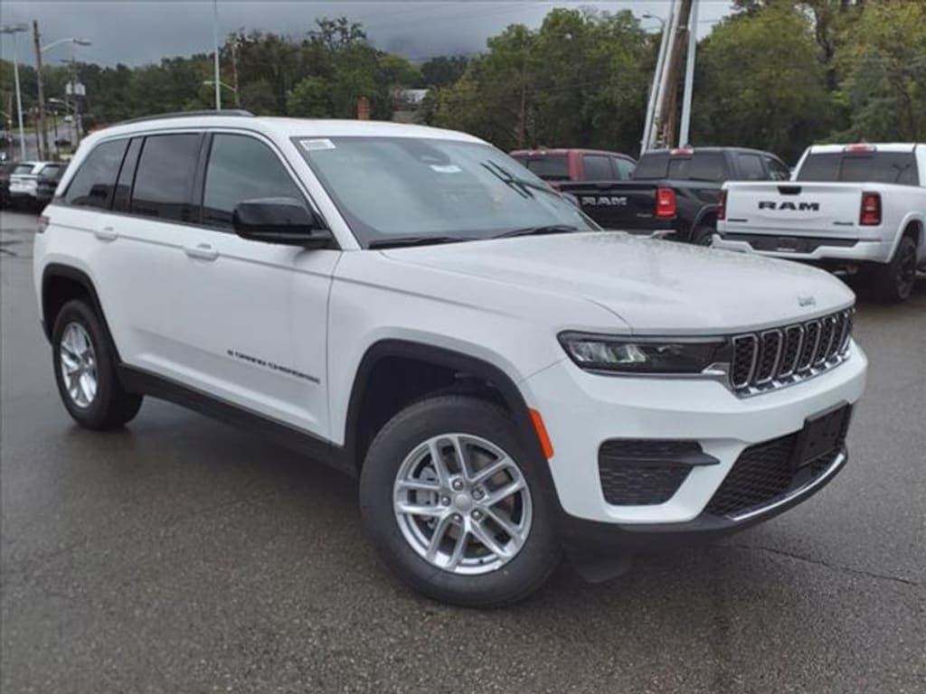 Used 2024 Jeep Grand Cherokee Laredo X Sport Utility