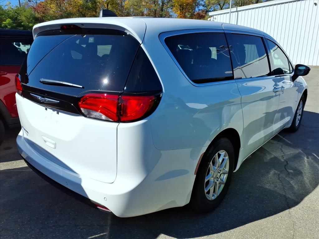 2026 Chrysler Voyager LX photo 4