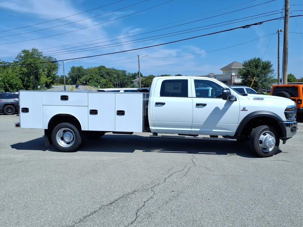 New 2026 Ram 4500 Chassis Cab TRADESMAN CREW 4X4 84' CA Pickup