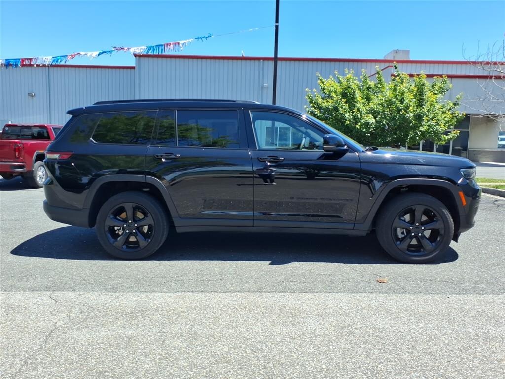Used 2023 Jeep Grand Cherokee L Altitude Sport Utility