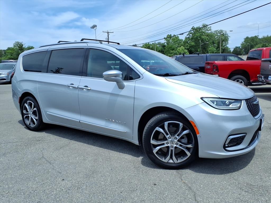 Used 2024 Chrysler Pacifica Pinnacle Passenger Van