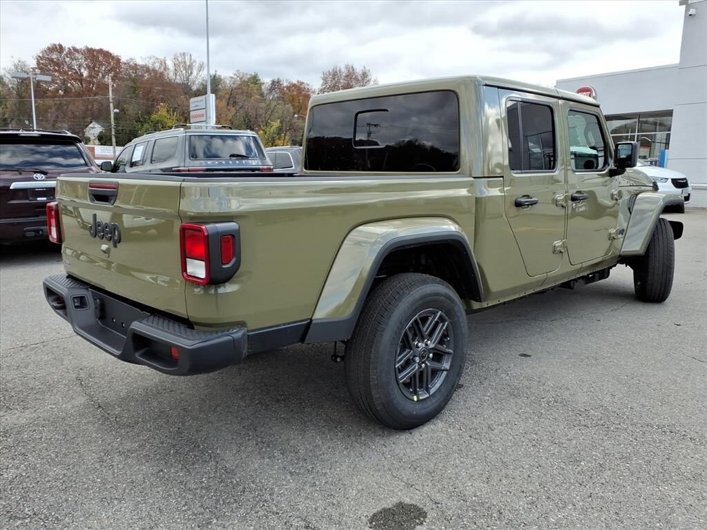 New 2026 Jeep Gladiator SPORT S 4X4 Pickup