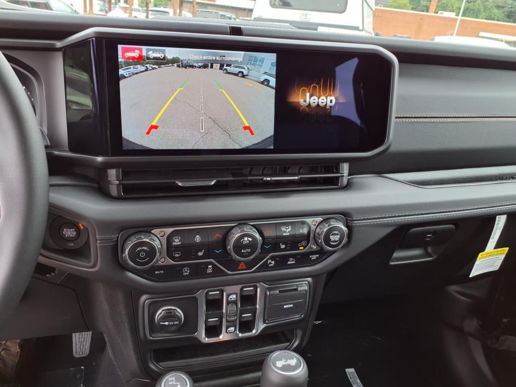2025 Jeep Wrangler 4-Door Sahara - Photo 16
