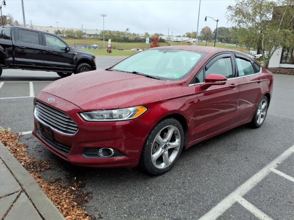 Used 2016 Ford Fusion SE Sedan